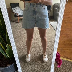 Levis shorts. High waisted.